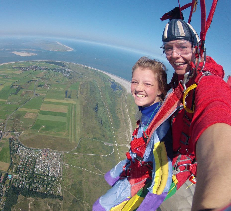 <p>Vliegveld waddeneiland Ameland - Wadden.nl</p>