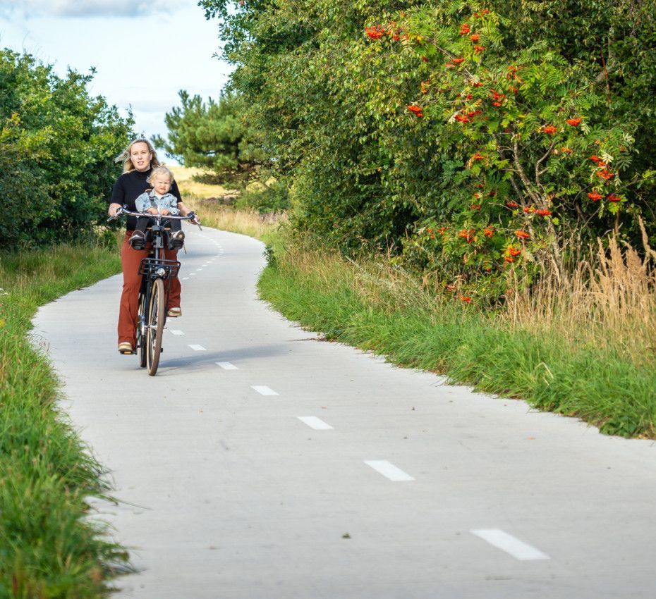 <p>Stap op de fiets en ontdek de waddeneilanden Texel, Vlieland, Terschelling, Amelnd n Schiermonnikoog</p>