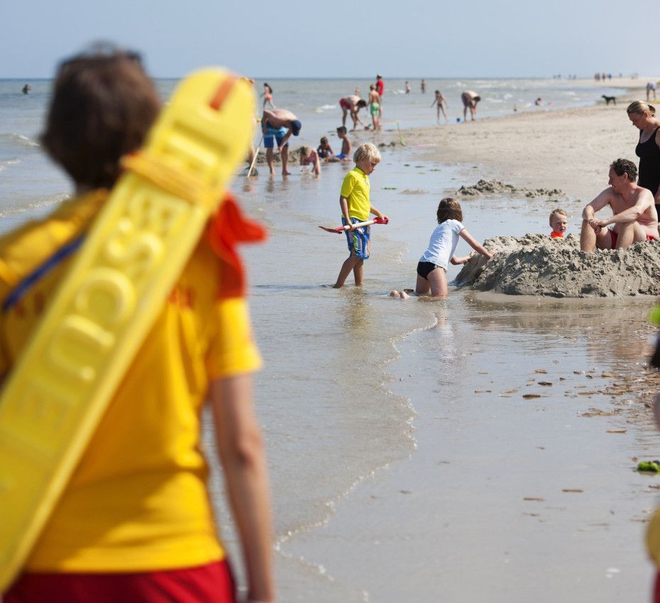 <p>Strandwachten van de KNRM op de stranden van Texel, Vlieand, Terschelling, Ameland en Schiermonnikoog</p>