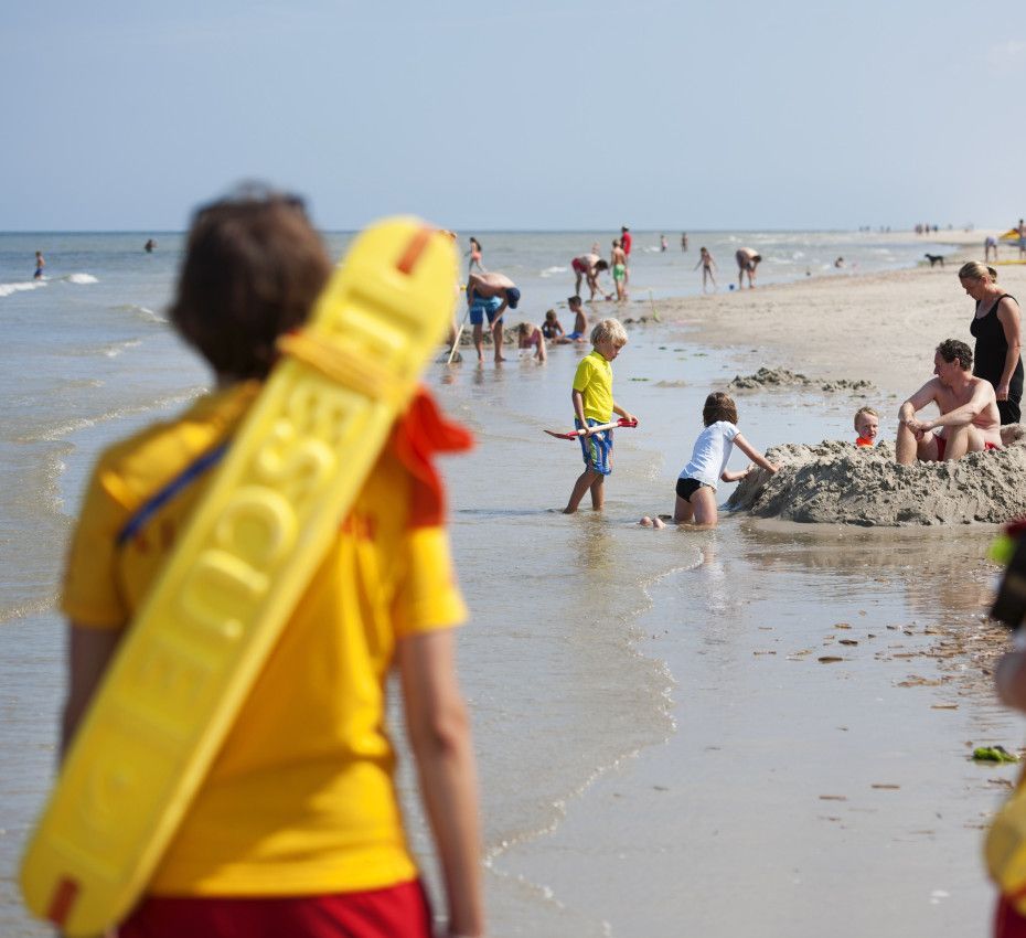 <p>Strandwachten van de KNRM op de stranden van Texel, Vlieand, Terschelling, Ameland en Schiermonnikoog</p>